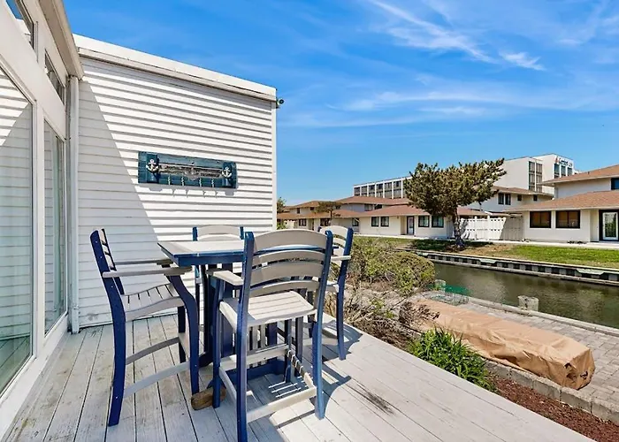 Holiday home Channel Buoy Road 118